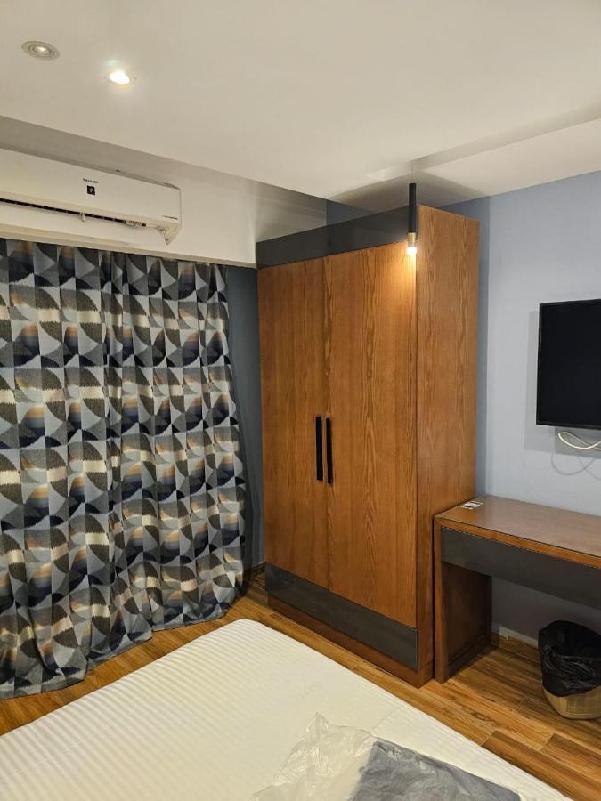 מלון Royal Garden & Restaurant 3*